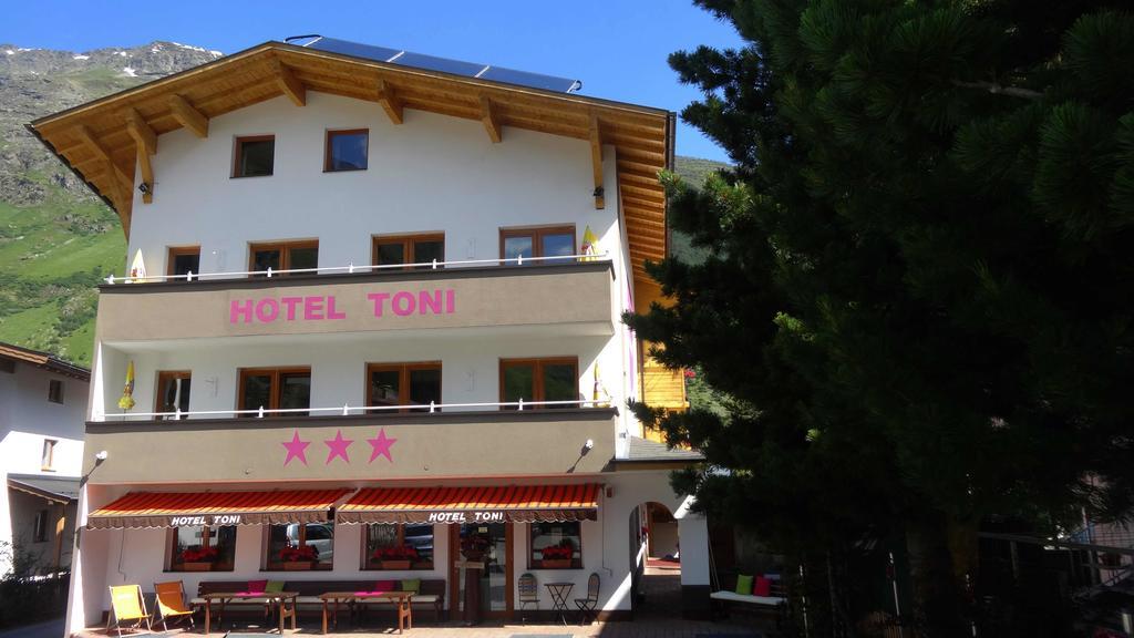 Hotel Toni Galtuer Exterior photo